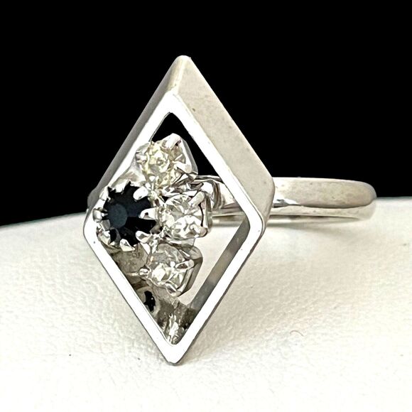Vintage Costume Ring Silver Tone Prong Set Rhinestone Mid Century Modern 4I - Picture 1 of 3